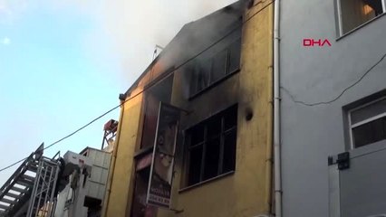 Buca'da 3 katlı mobilya atölyesinde yangın