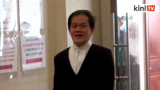 Najib greets Jamal Yunos as first day of 1MDB trial begins