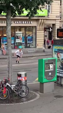 Parkur sporcusu Toby Segar yürekleri ağza getirdi