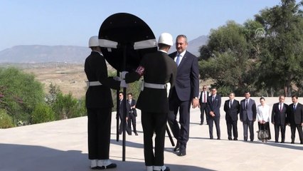 Adalet Bakan Gül, KKTC'de Küçük ve Denktaş'ın kabrini ziyaret etti - LEFKOŞA