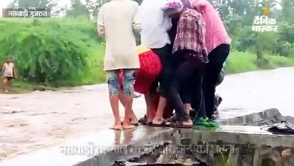 अपनी साड़ी फेंककर महिला ने मौत को दी मात