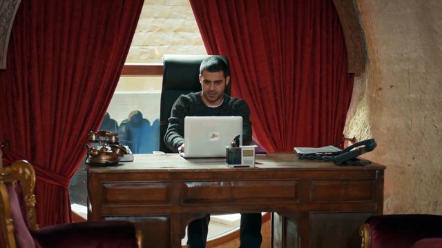 İsmet’i kendine aşık etmeye çalışan Pembe! - Aşk ve Mavi 13.Bölüm