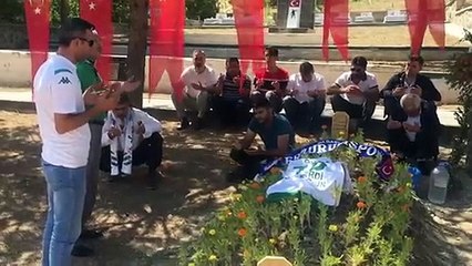Şehit kabri ve evini ziyaret eden taraftarlardan PKK destekçilerine çok sert sözler! "Türkiye size daha diyet ödetmedi"