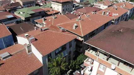 Avcılar’da 32 yıllık bina yıkılma tehlikesi ile karşı karşıya