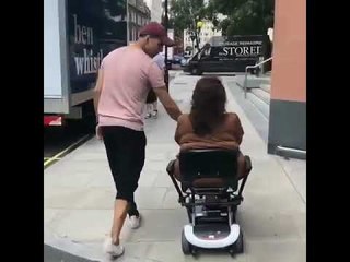 Akshay Kumar spending some quality time with his mom in London