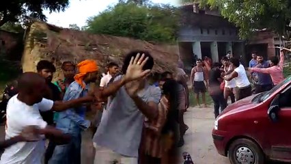 रायबरेली: बच्चा चोर समझकर दो इंजीनियरों को ग्रामीणों ने पीटा, देखें वीडियो