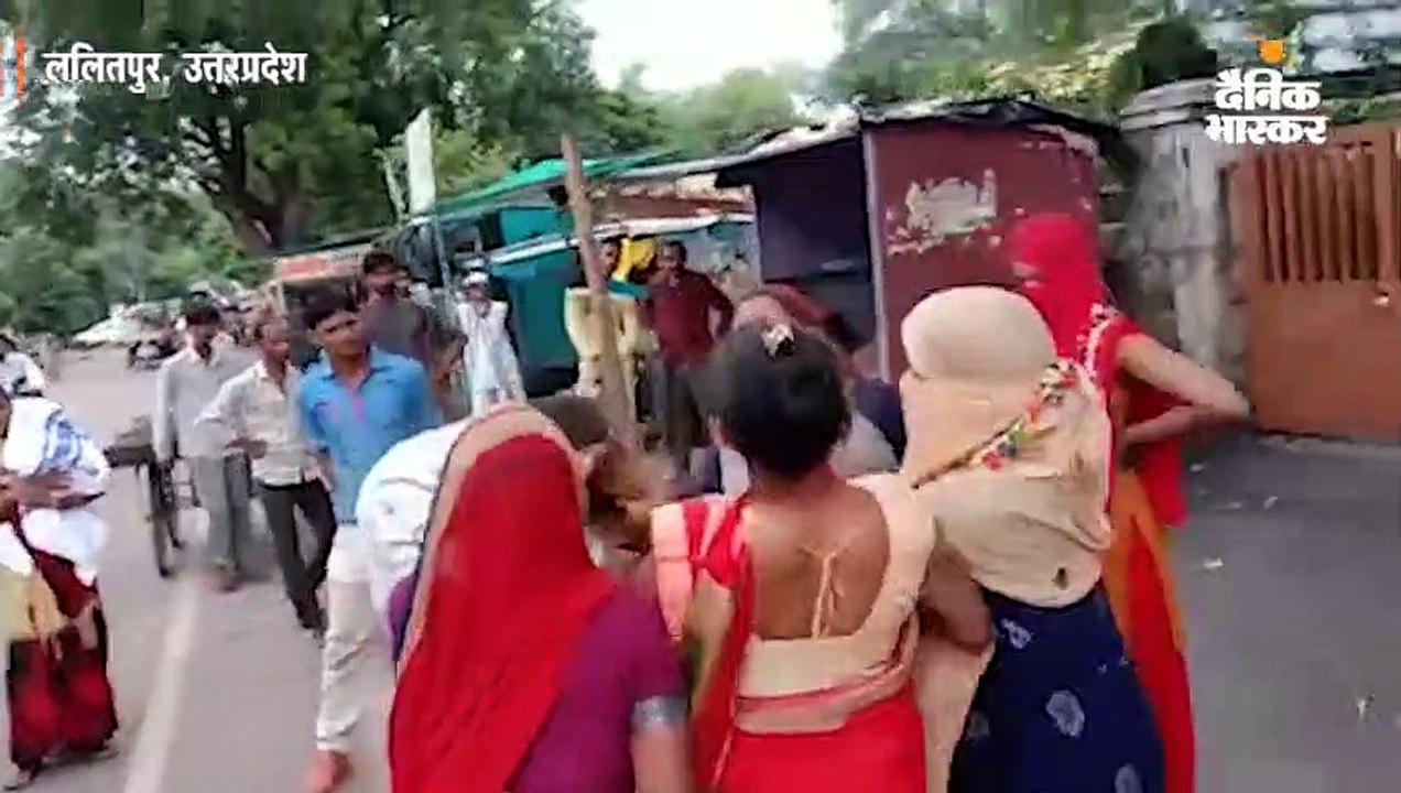 महिला ने मनचले युवक को सिखाया सबक