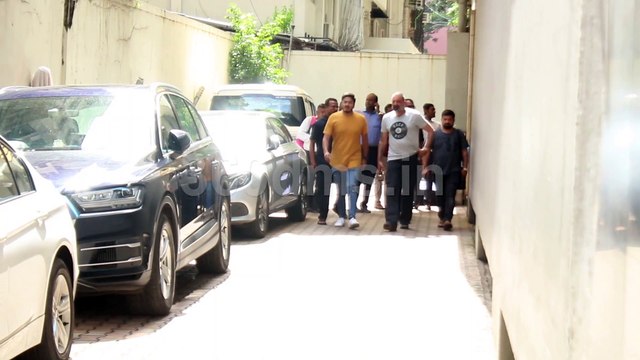 Sadak 2 Actor Sanjay Dutt Spotted at Mahesh Bhatt Office Khar