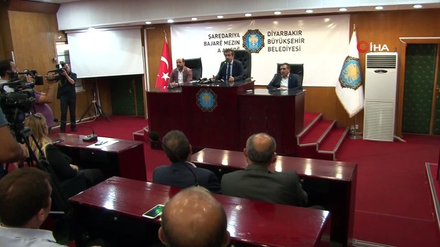 Diyarbakır'da Güvenlik Korucuları ve Şehit Ailelerinden Kayyuma Destek