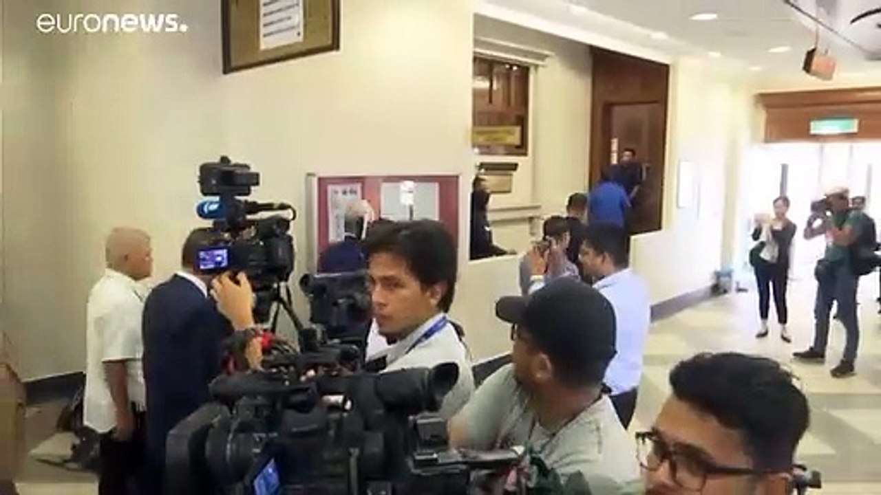 بدء محاكمة رئيس وزراء ماليزيا السابق بتهم اختلا...