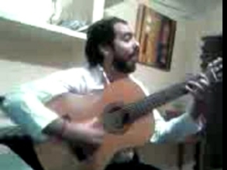 Potito con su guitara