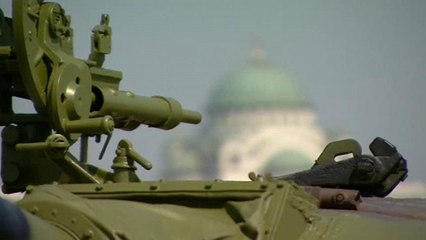 Az egykori jugoszláv hadsereg egyik tankját állították ki a belgrádi stadion elé