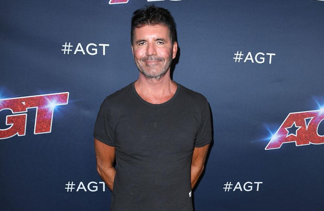 Simon Cowell bestreitet Magenband
