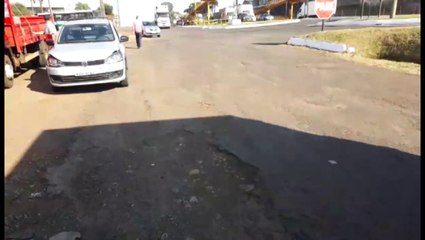 Download Video: Caminhão e dois carros batem na BR-277, no Trevo Cataratas