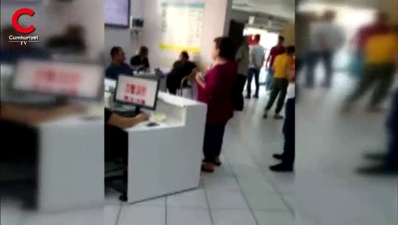 Hastalar beklerken kayıt görevlisi alışveriş sitelerini gezdi