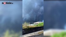Stromboli, il vulcano erutta: l'esplosione e la paura dei turisti | Notizie.it