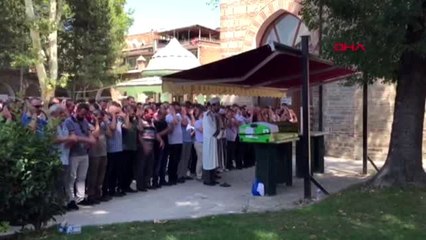 6 aylık hamile kadın, gözleri önünde öldürülen eşini son yolculuğuna uğurladı