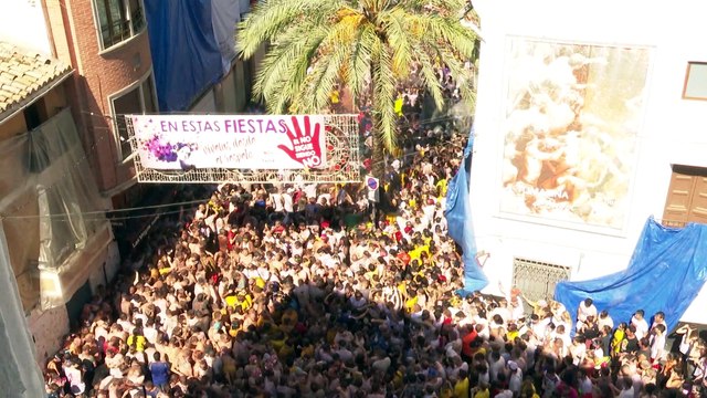 20.000 personas tiñen de rojo la Tomatina de Buñol