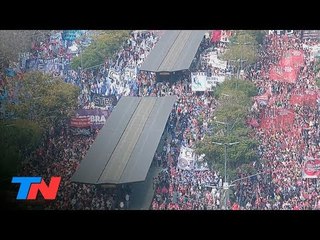 La avenida 9 de Julio colapsada: caos y descontrol por protestas de organizaciones sociales