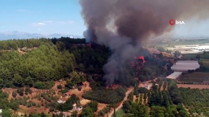 Antalya’da Perge Antik Kent'i yakınındaki orman yangını havadan görüntülendi