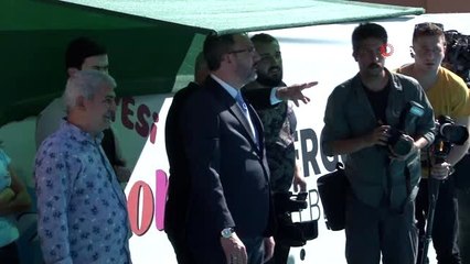 Bakan Kasapoğlu: "2020'nin sonuna kadar 1 milyon kişiye yüzme öğreteceğiz"