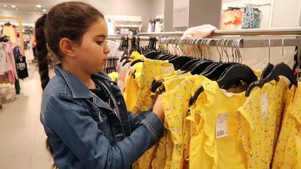 Hikma fait du shopping avec une abonnée