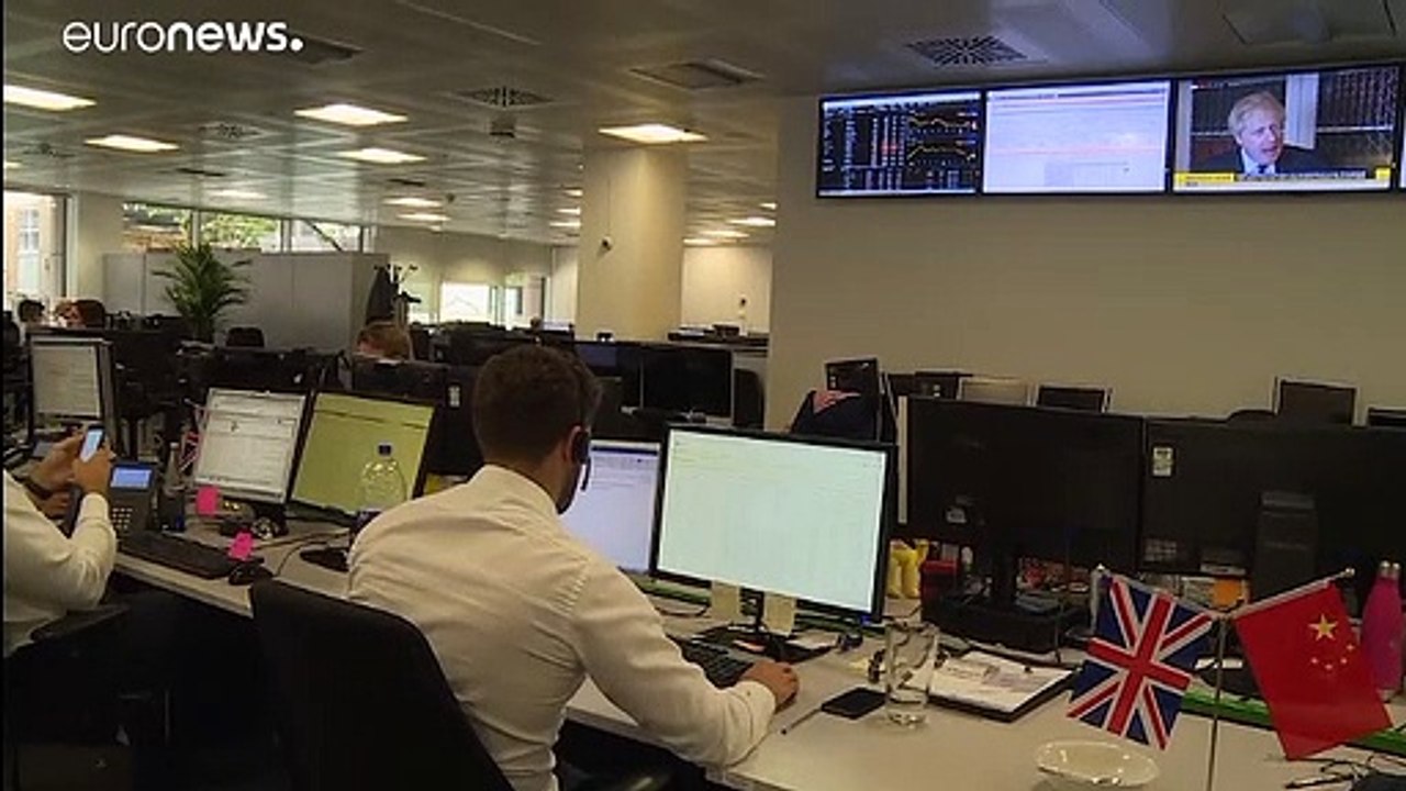 Remous sur la City : la livre chute