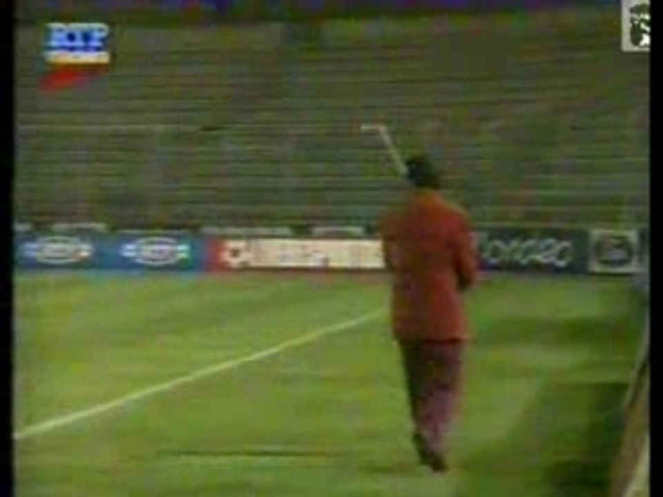 Porrada em jornalista da RTP @ Estádio das Antas - 80's