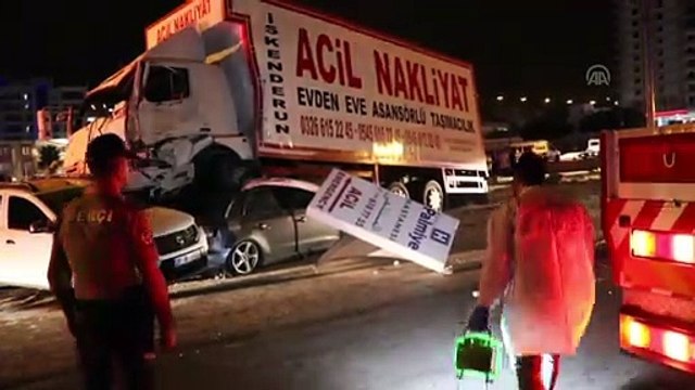 Freni patlayan kamyon kazaya neden oldu (3) - HATAY