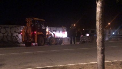 Desallotgen el solar ocupat per sis caravanes a l'antiga Frigorífics del Ter a Salt