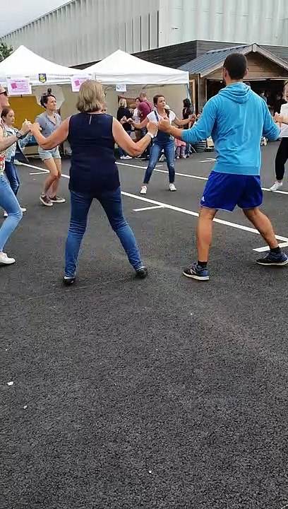 danse bretonne kermesse refuge de landerneau