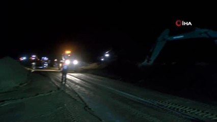 HES santralindeki su kanalı patladı, uzun araç konvoyu oluştu