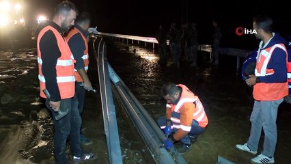 HES santralindeki su kanalı patladı, uzun araç konvoyu oluştu