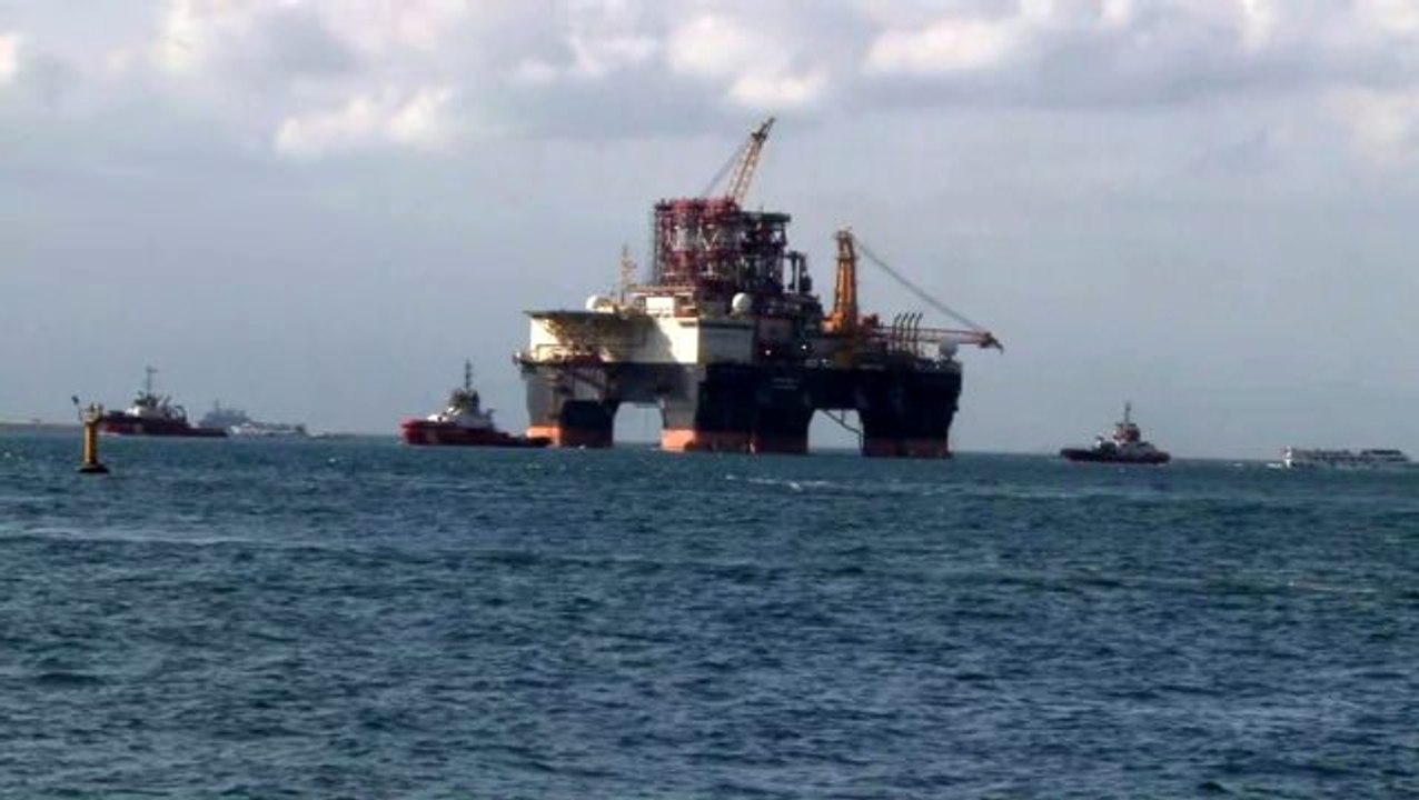Dev petrol arama platformu "Scarabeo 9" İstanbul Boğazı'ndan geçiyor