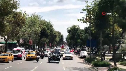Bağdat Caddesi’nden Dolmabahçe’ye klasik araçlarla zafer konvoyu