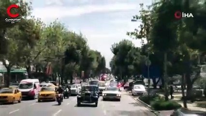 Bağdat Caddesi’nden Dolmabahçe’ye klasik araçlarla zafer konvoyu