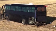 Aksaray göçmen taşıyan otobüs, şarampole düştü