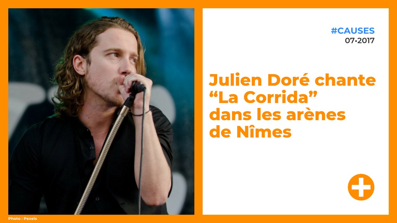Julien Doré chante “La Corrida” dans les arènes de Nîmes