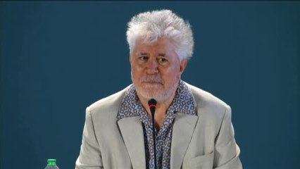 Almodóvar ha calificado la recepción del León de Oro de Honor como "un acto de justicia poética"