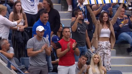 لقطة: بطولة أميركا المفتوحة: فيدرر يتغلب بصعوبة على دزومهور بعد أربع مجموعات