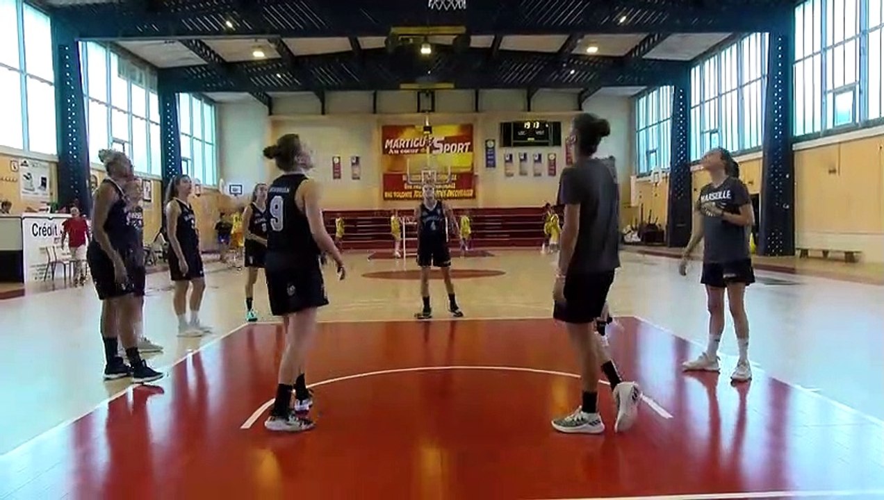 Images du SMUC Marseille Basket à Martigues