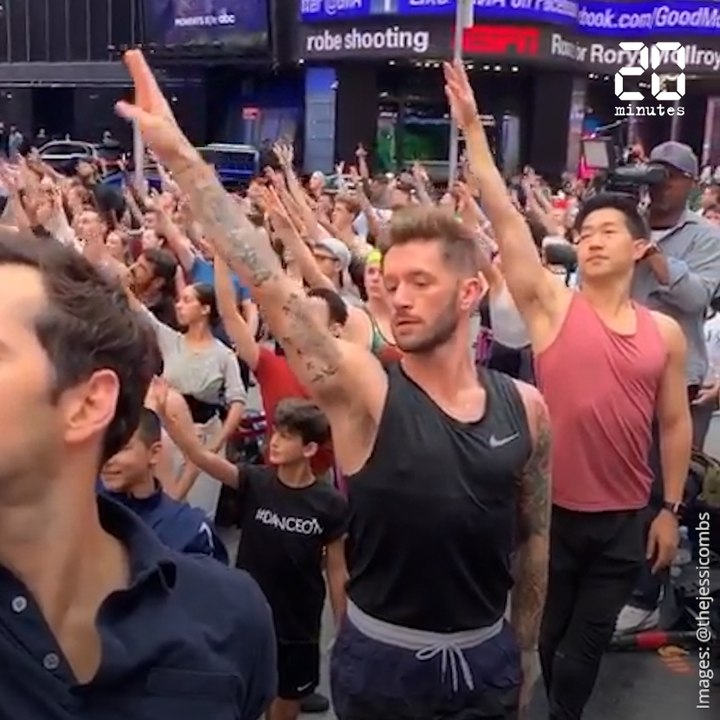 300 hommes dansent pour soutenir le Prince George, moqué pour sa passion du ballet