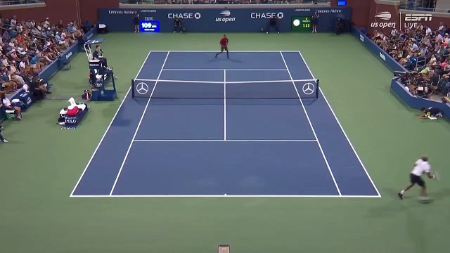 Gael Monfils réussit un 360 sur la balle de match !