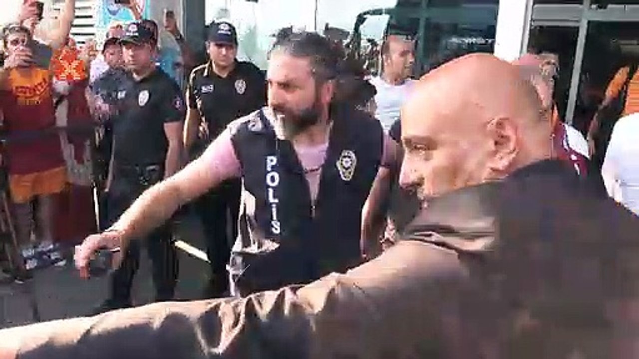 Galatasaray taraftarından Falcao tezahüratı