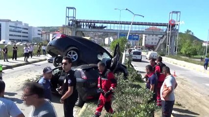 Bartın'da iki araç birbirine girdi: 10 yaralı