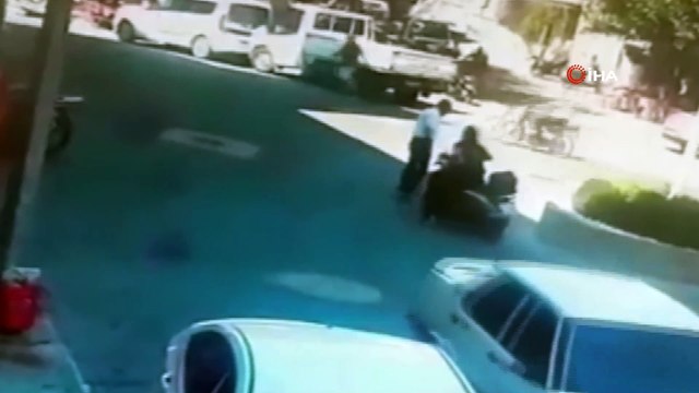 Çanakkale'de film gibi kaza... Acemi sürücü aynı kişiye 2 kere çarptı