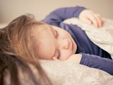 Consejos útiles para que los niños se adapten a dormir temprano