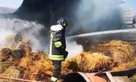 Isola Capo Rizzuto (KR) - Scoppia incendio in un fienile (29.08.19)