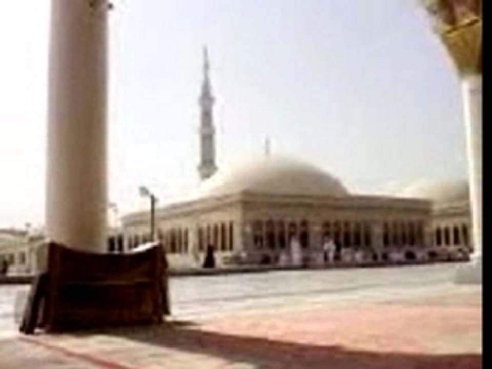 Adhan sur le toit de la mosquée de Médine