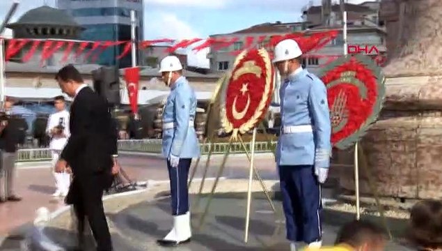 Taksim'de 30 Ağustos Zafer Bayramı töreni